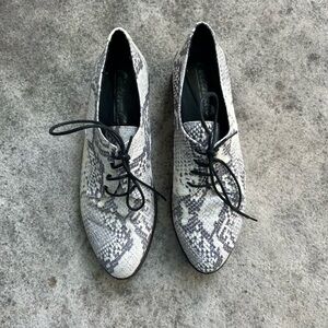 L’Intervalle snakeskin (leather) oxfords, size 40